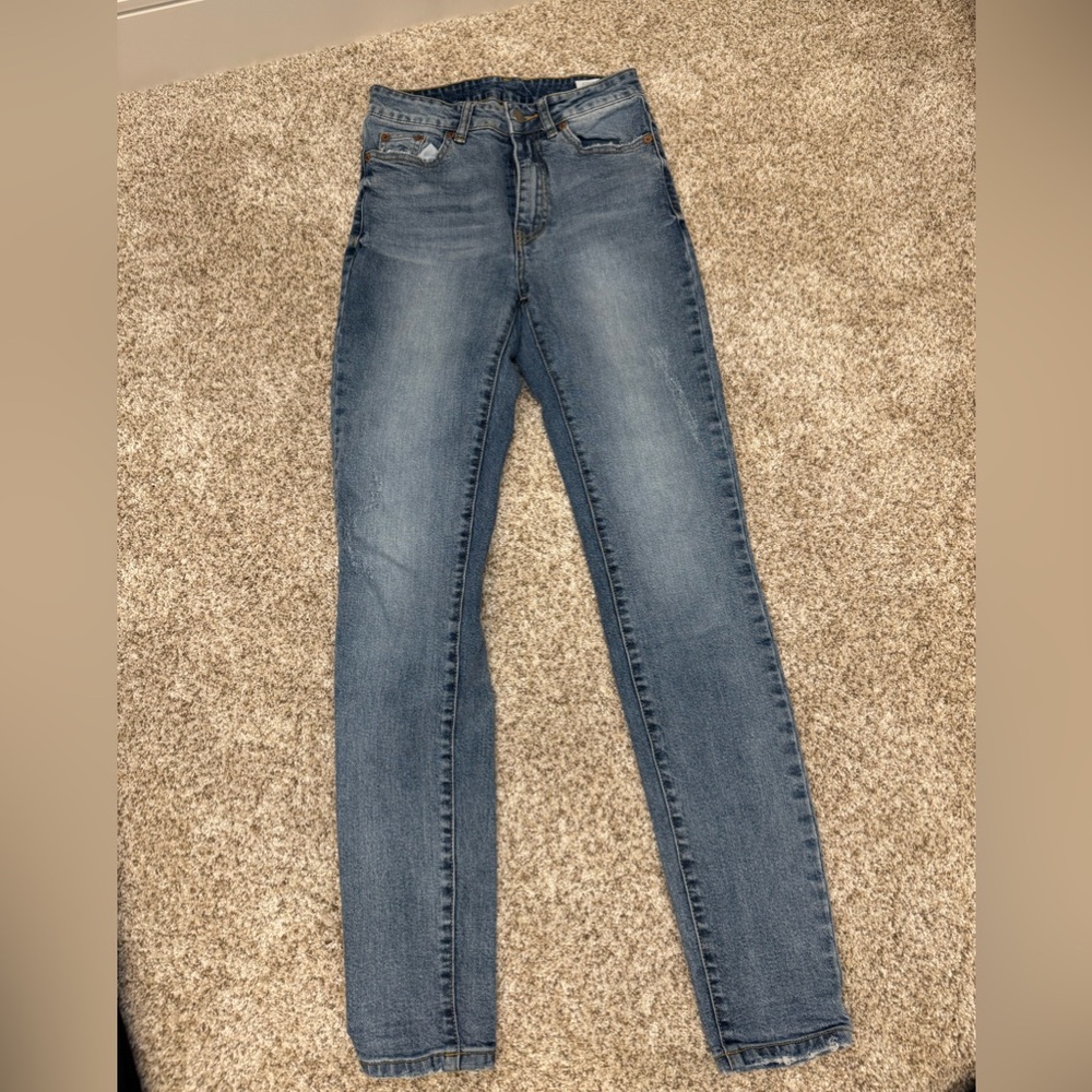 Womens light wash skinny jean